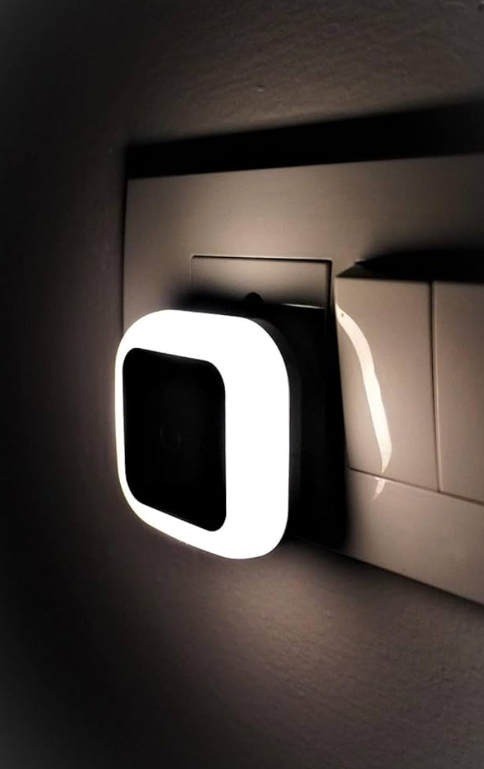 HOARD 0.5W Led Plug in Smart Night Lamp with Automatic Sensor Smart Led Night Lamp - Pack of 1